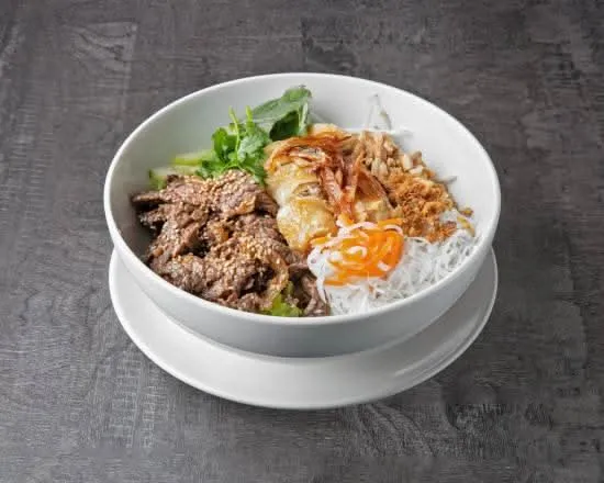 Salade "bò bún" boeuf nem